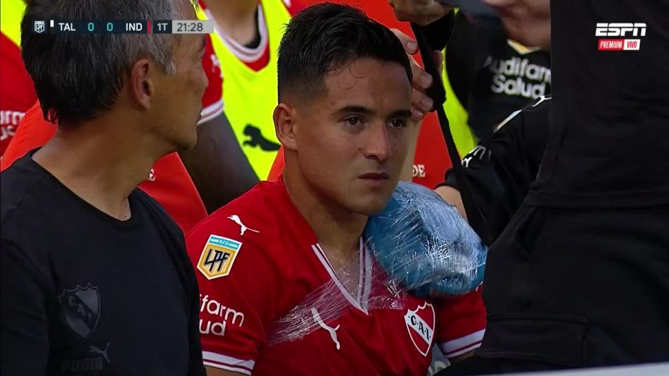 Le puso el hombro