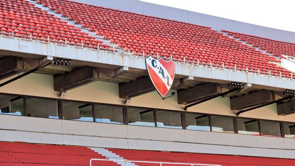 El escudo por delante