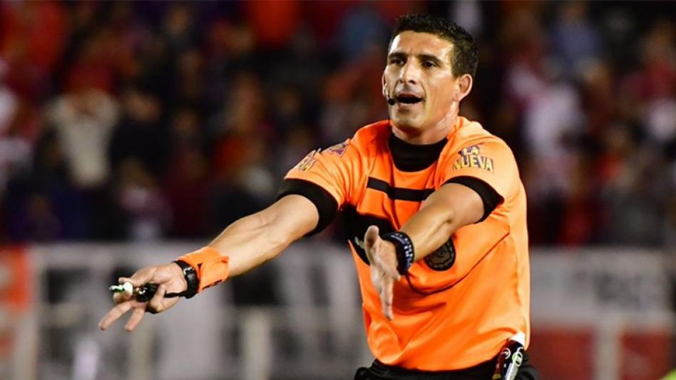 Arbitro ante River