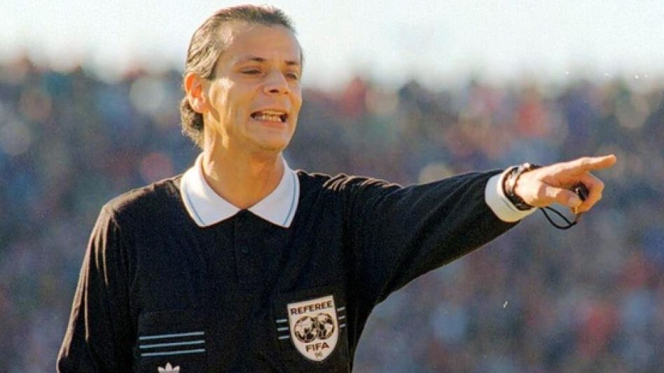 Les sacó roja