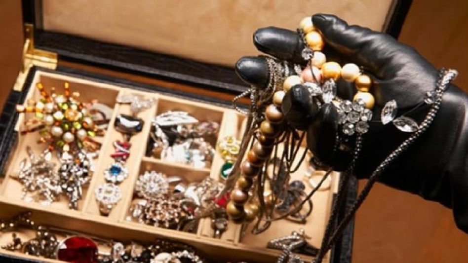Las joyas y la cárcel