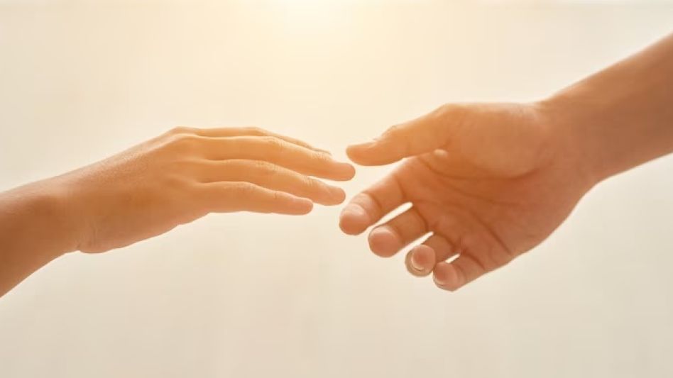 La soltaron la mano