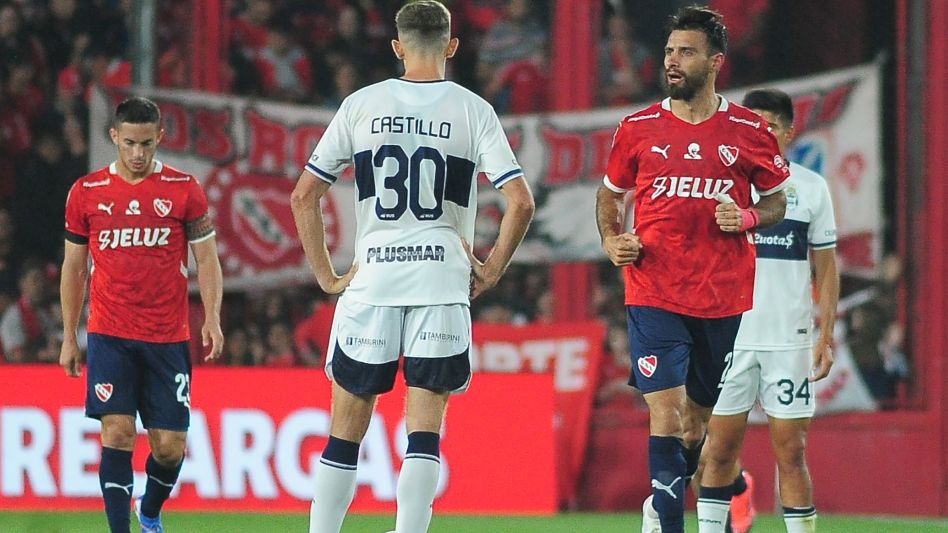 Independiente ganó en una noche cargada de emociones y homenajes