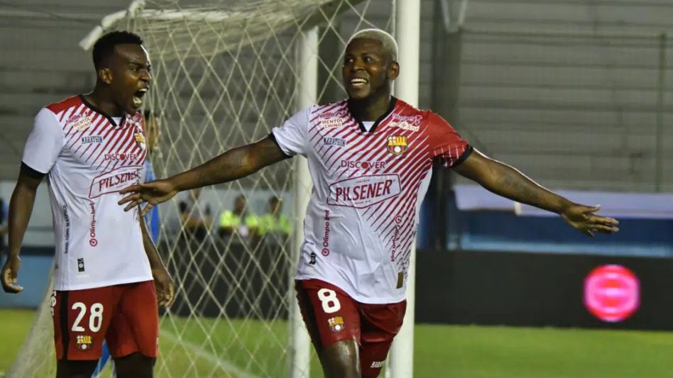 La rompió en el debut