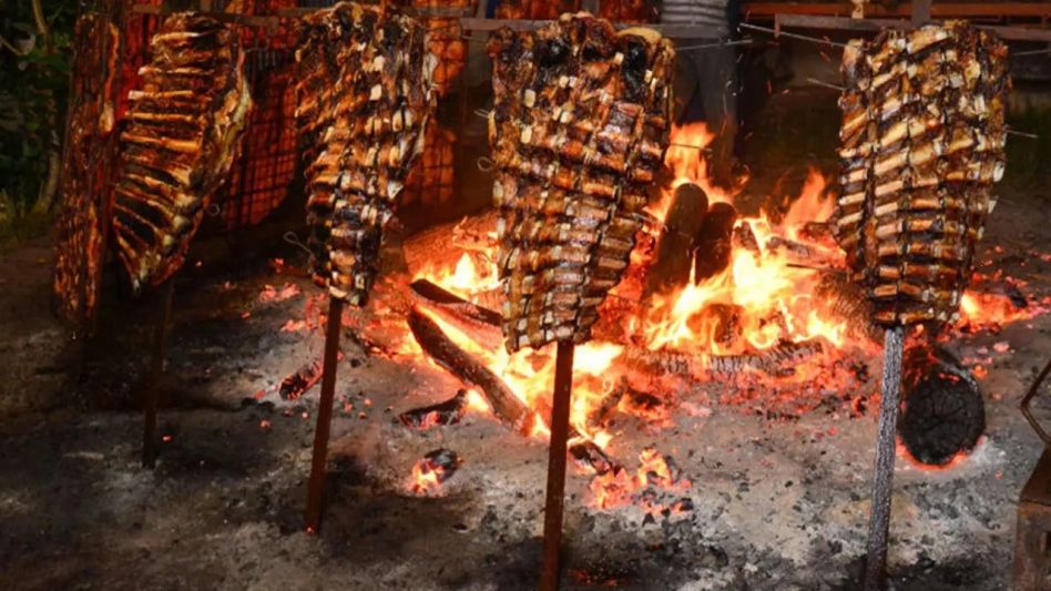 ¿Toda la carne al asador o rotar?