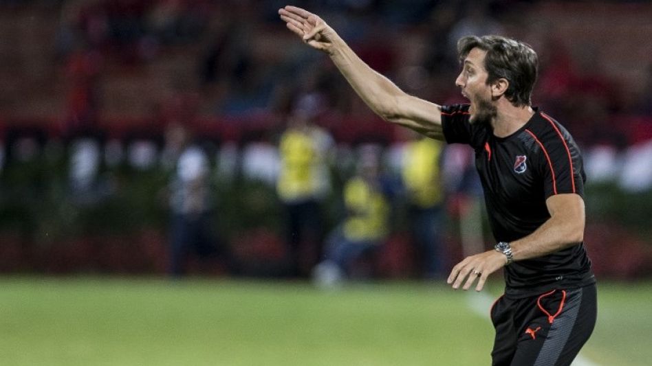 ¿Cruza de vereda?