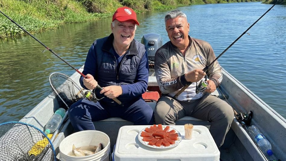 Caña seca y un membrillo