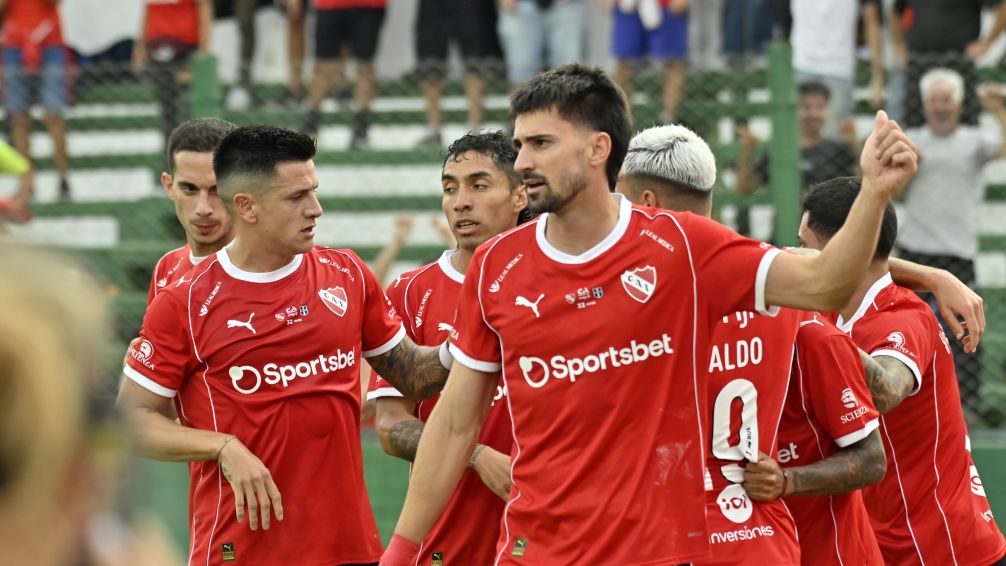 Pibes de oro, ráfaga de fútbol y un despertador para el clásico