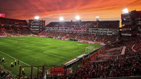 Lo sigue a Independiente de la cabeza...