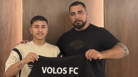 Volós y firmó