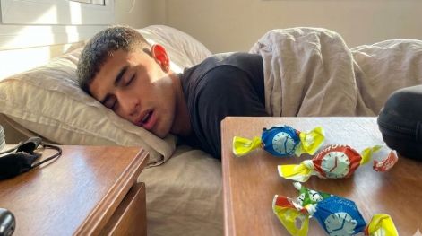 Tiene que comer caramelos